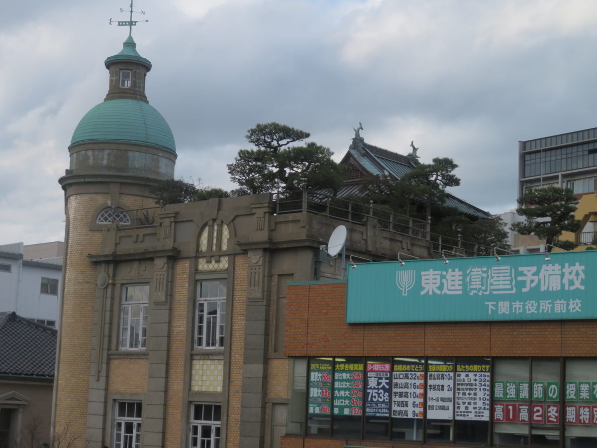 屋上庭園（歩道橋から）