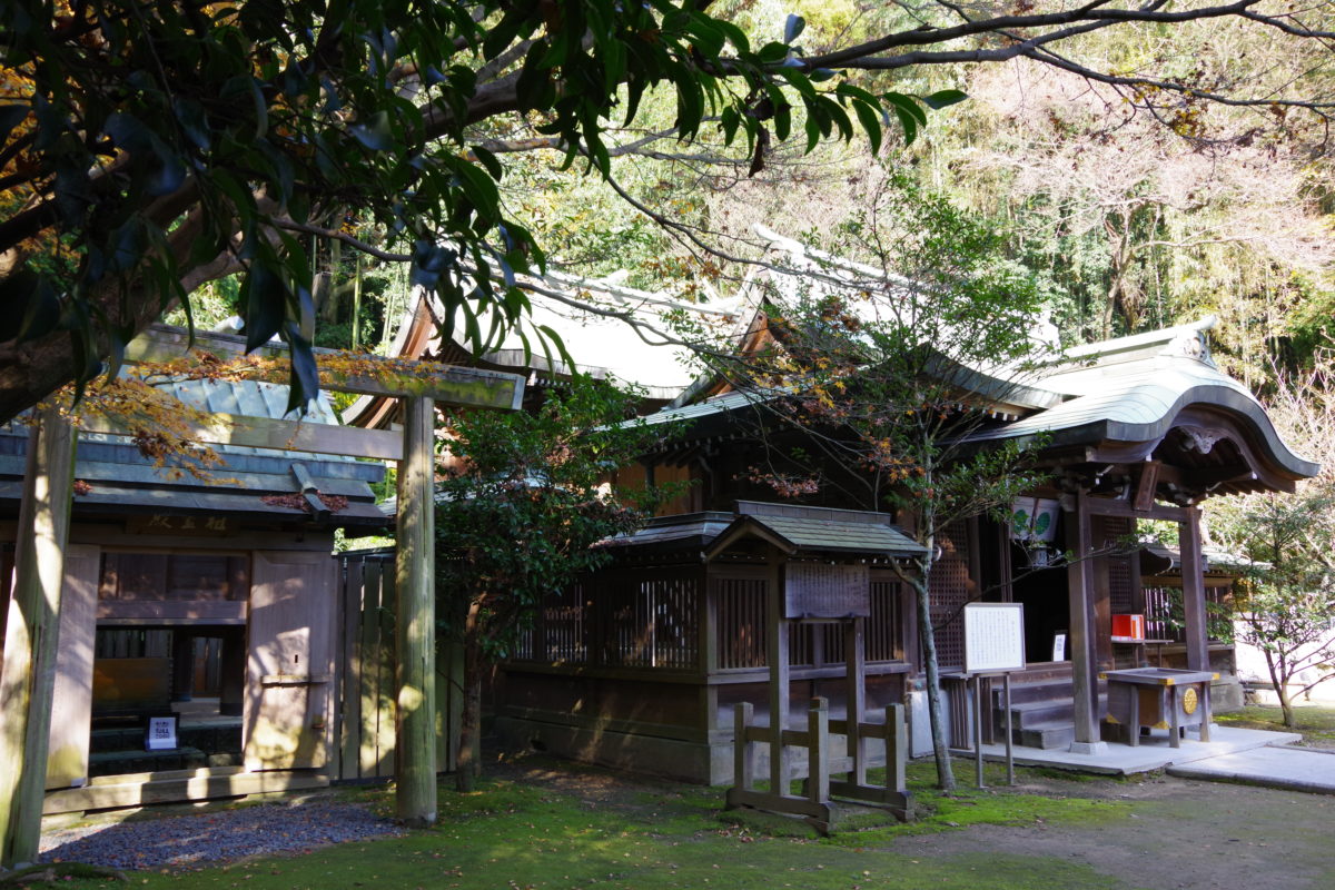 大連神社威徳殿