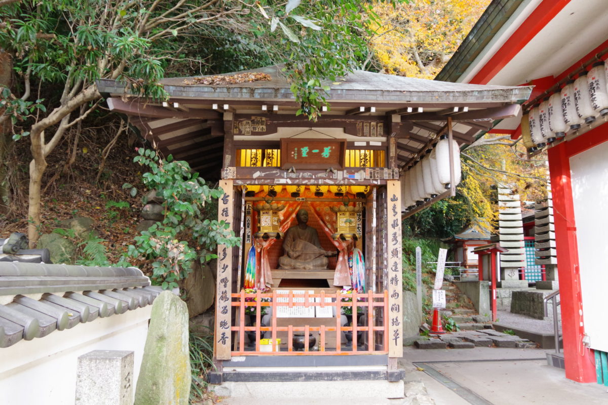 赤間神宮耳なし芳一像