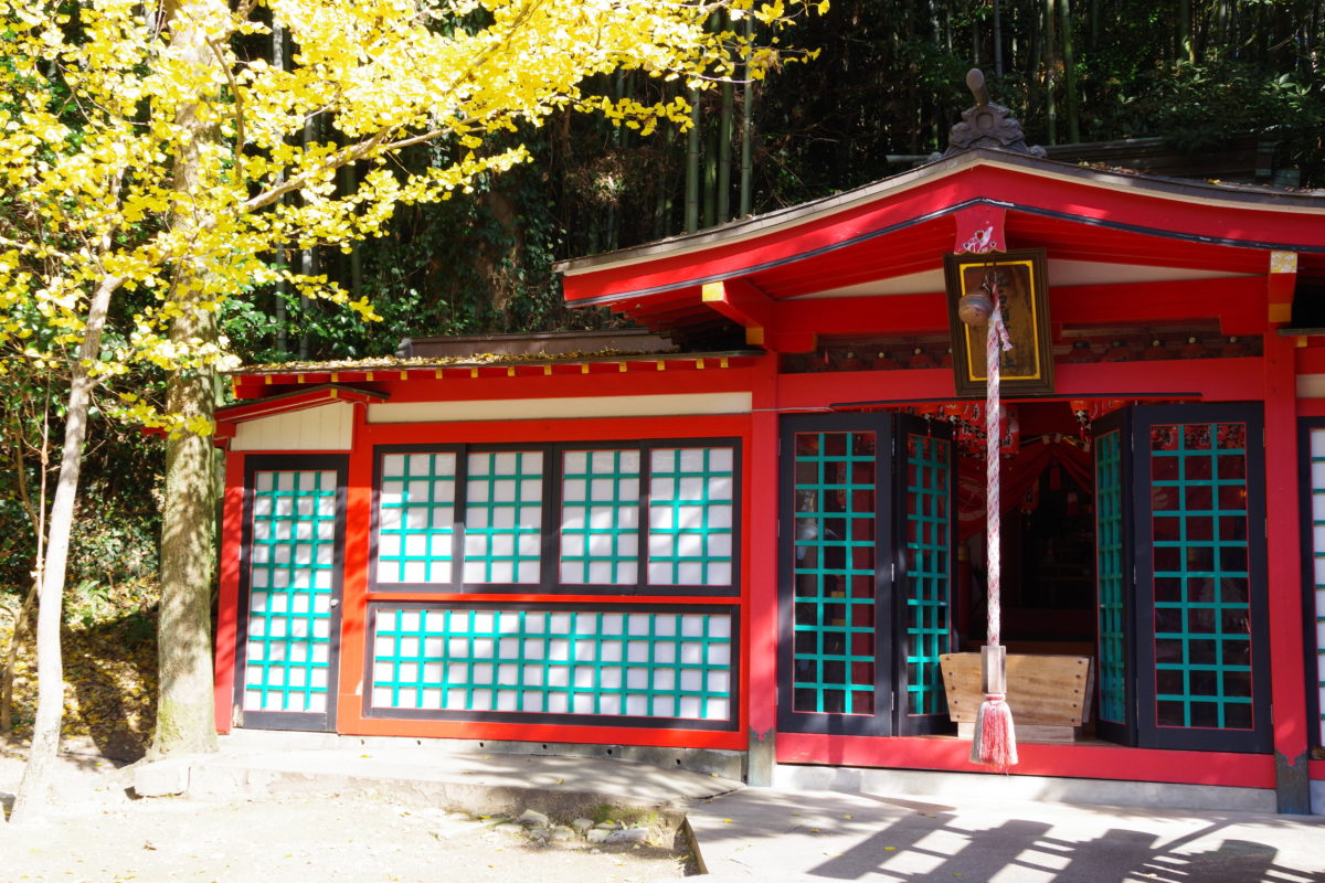 紅市稲荷神社正面