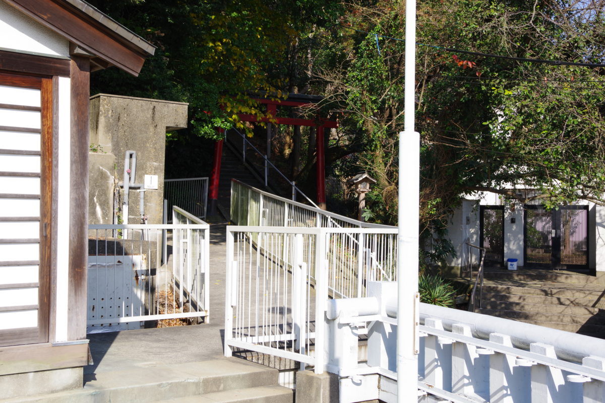 大連神社へ続く階段