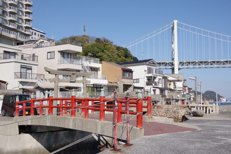 壇ノ浦漁港と関門橋