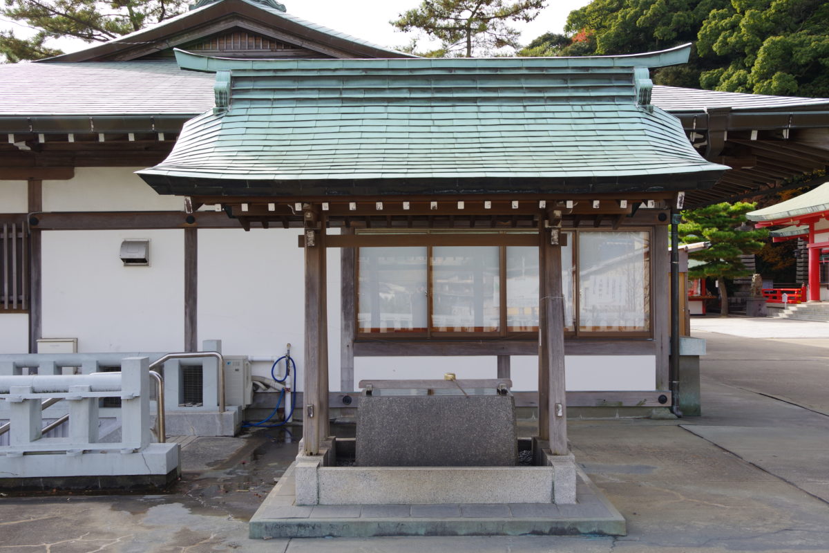 鎮守八幡宮手水舎