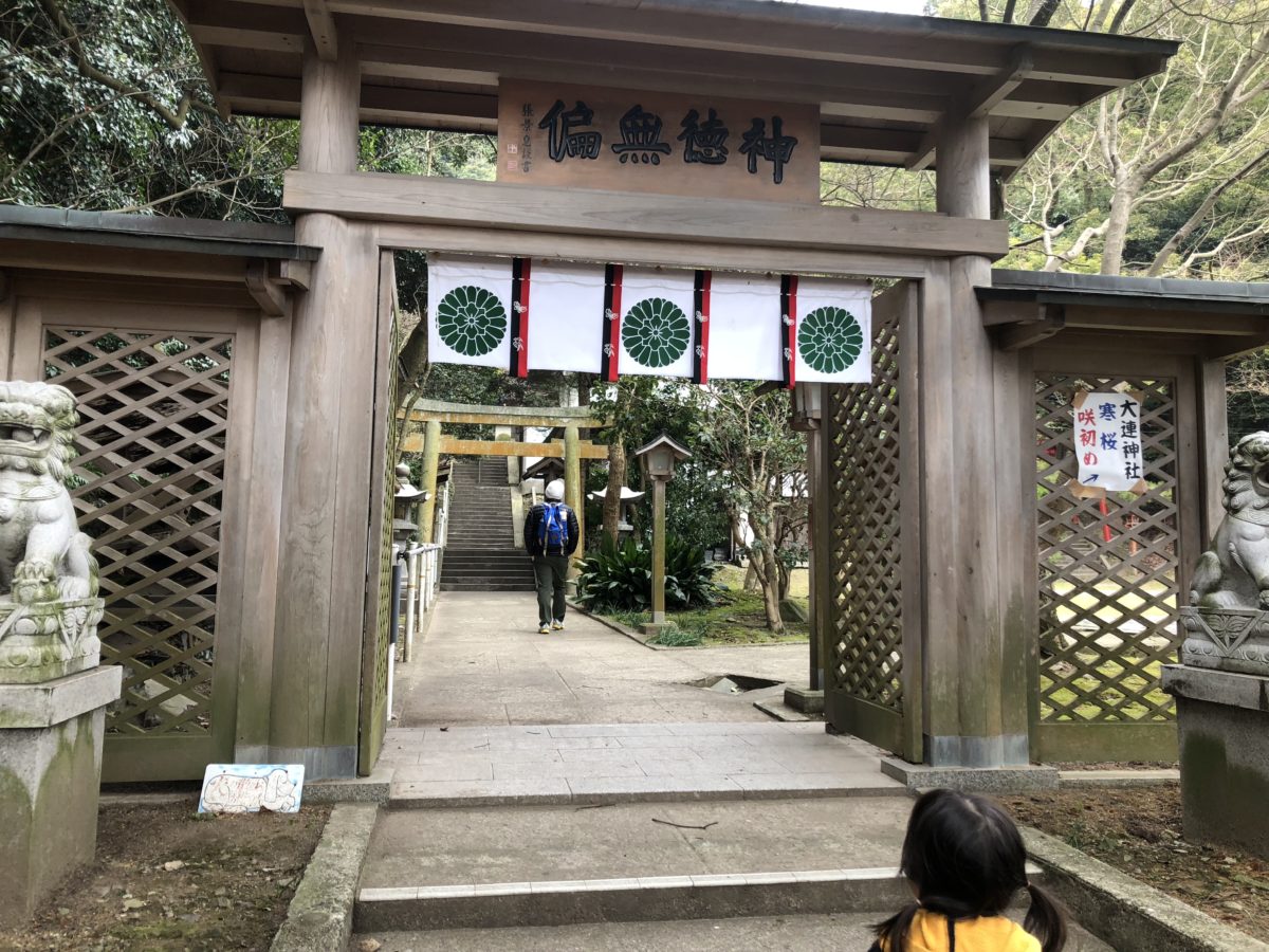 大連神社の門