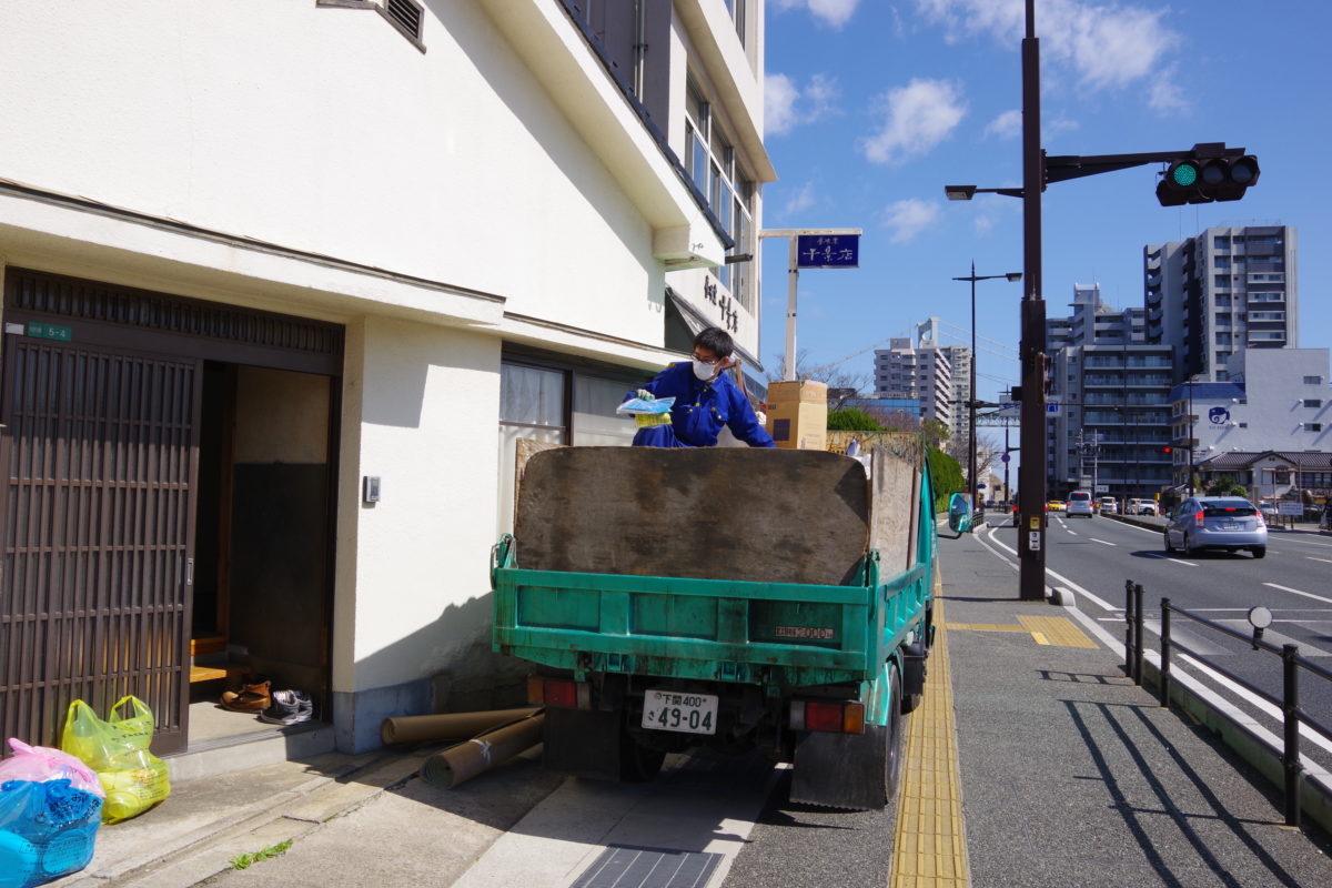 荷物積み