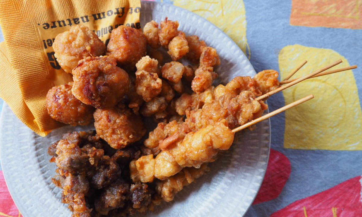 焼鳥屋のソレとは違う 鶏皮の串揚げ限定本は買い占めたくなる美味しさ門司で楽しめる中津からあげ からあげ輝鶏 きっちょう 門司店 かんもんノート