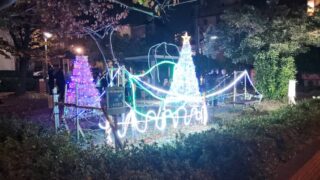 【イベント】明るく彩るペットボトルツリー！クリスマスイルミネーションで冬を楽しんで